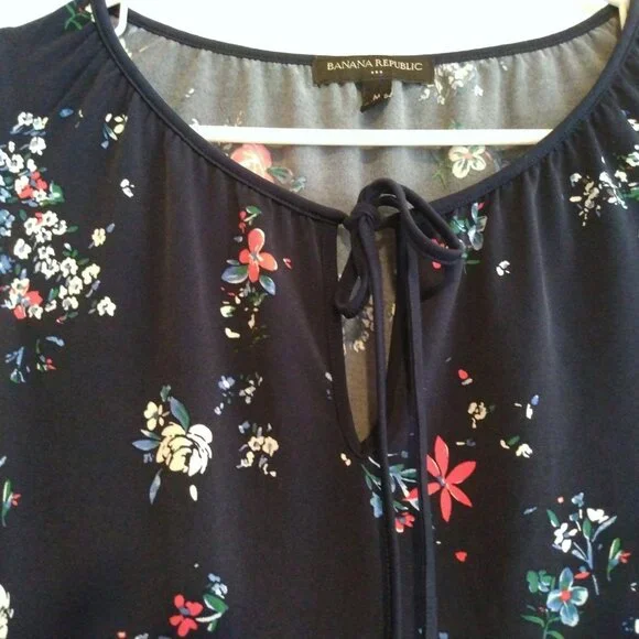 Banana Republic Floral Sleeveless Keyhole Top M Cottagecore Boho Office Navy - Picture 2 of 7